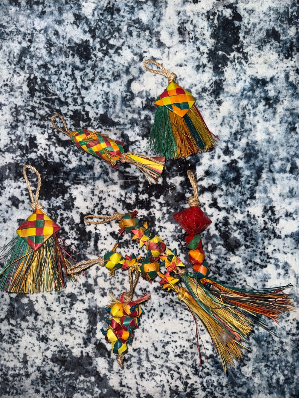 NEW Bird Toy Bundle Natural Woven Chew Toys Parrot Conure Cockatiel Set Colorful - Picture 3 of 6